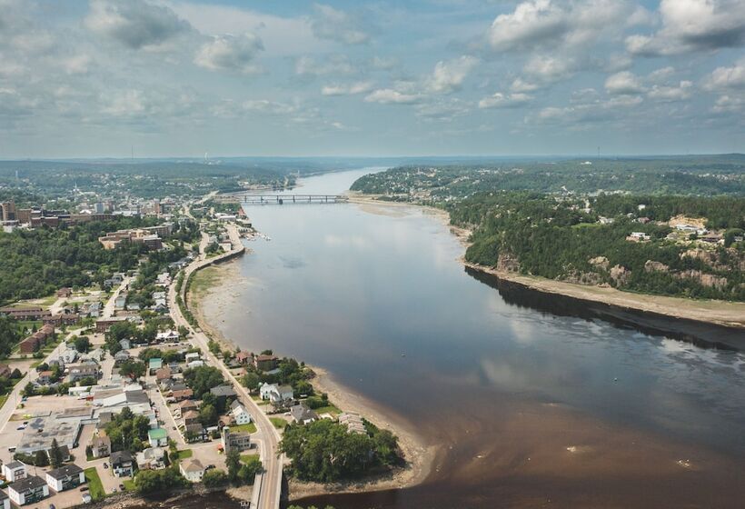 בית מלון כפרי Auberge Resto Le Parasol