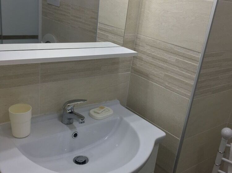 هتل B&b Metropolitan