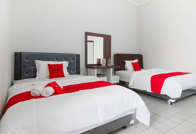 هتل Reddoorz Near Batik Tulis Celaket 2