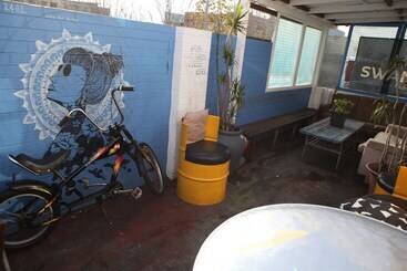 هاستل Perth Central Backpackers
