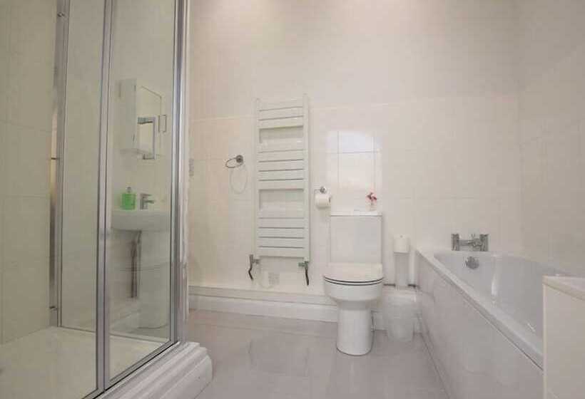 مبيت وإفطار The White Lady