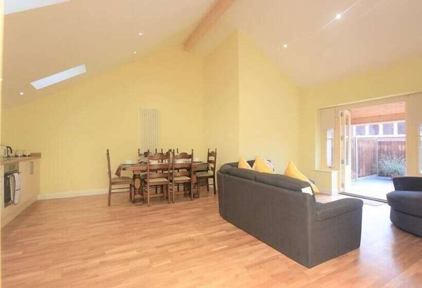 مبيت وإفطار The White Lady