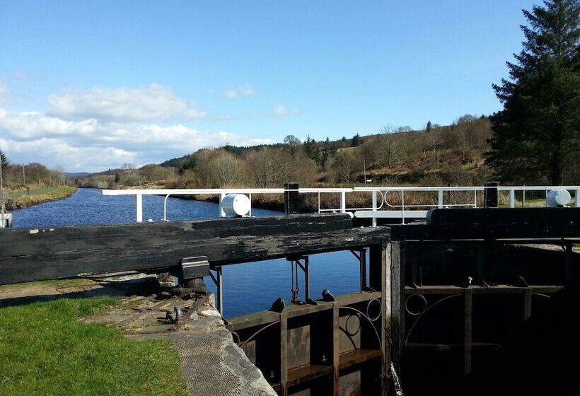 Crinan Canal Cottage No8, Kilmartin