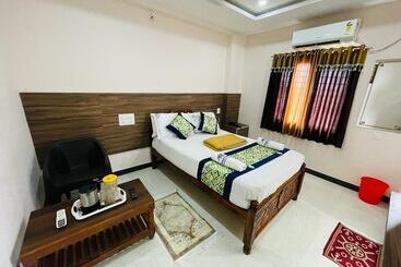 هتل Nb Venkaeswara Grand Inn