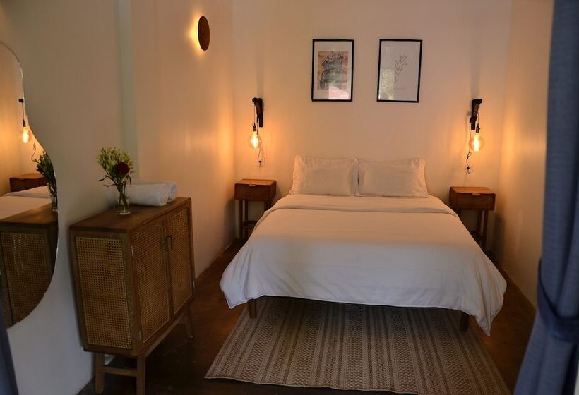 La Veranda Hotel & Restaurant