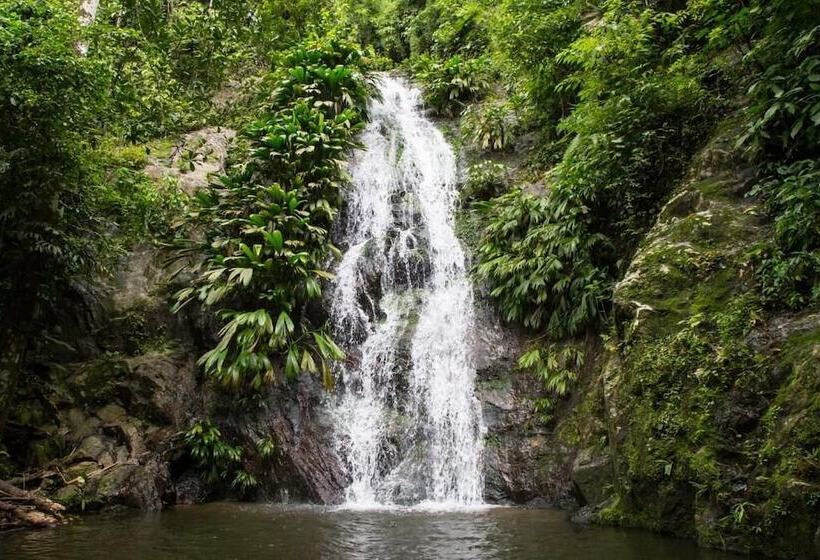 La Veranda Hotel & Restaurant