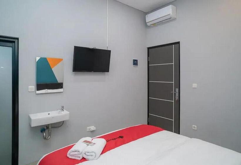 Пансион Reddoorz Near Sindu Kusuma Edupark 3