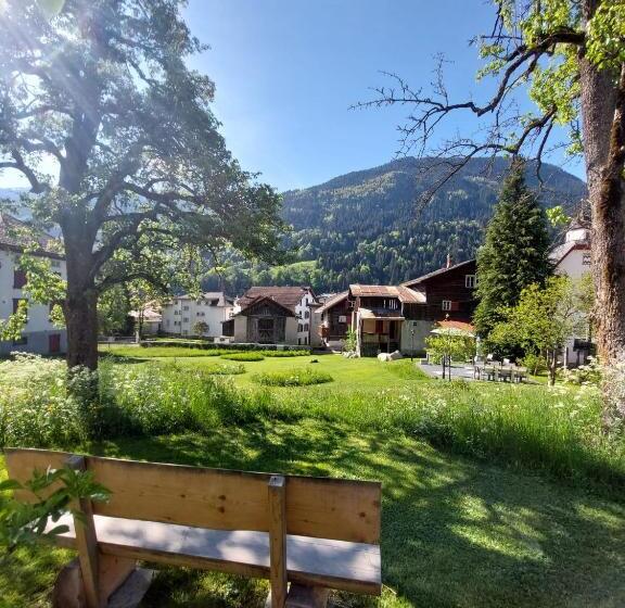 Общежитие Casa Tödi Restaurant