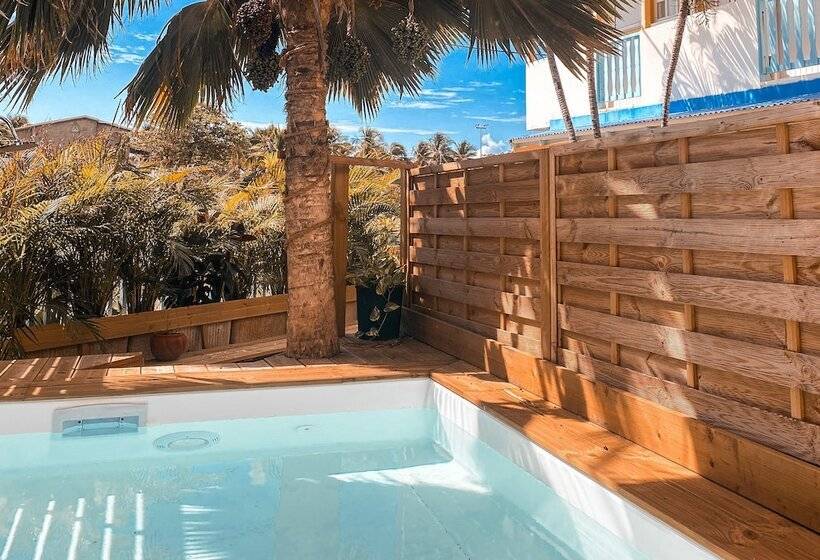 هتل Oasis
