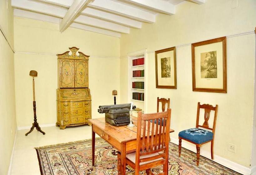 פנסיון Die Tuishuise & Victoria Manor