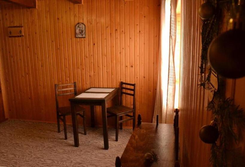 پانسیون Faina House