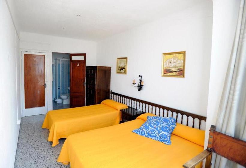 펜션 Hostal Can Marinés