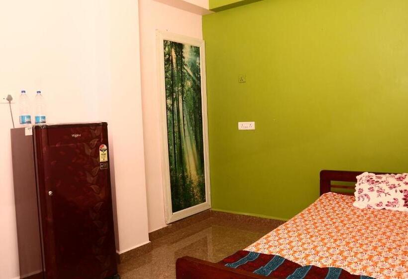 پانسیون Sai Guru Guest House