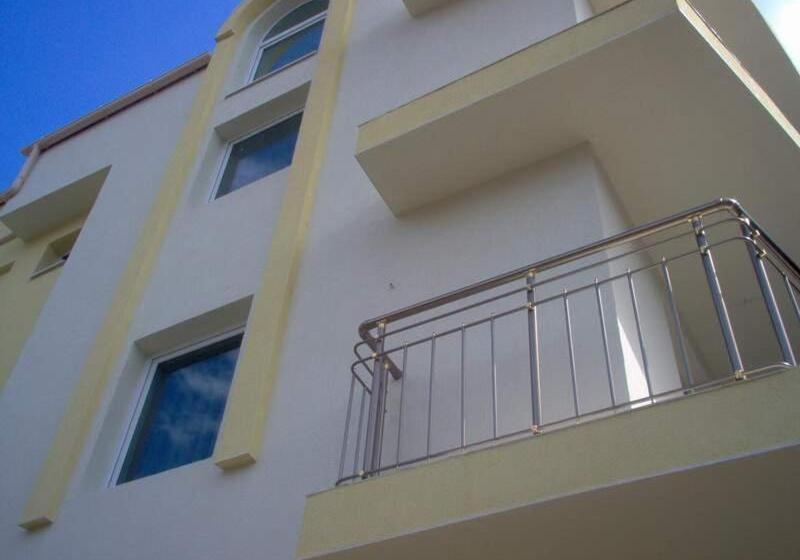 پانسیون Stela Guest House