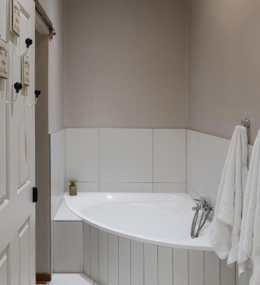 פנסיון The Falls Guest House