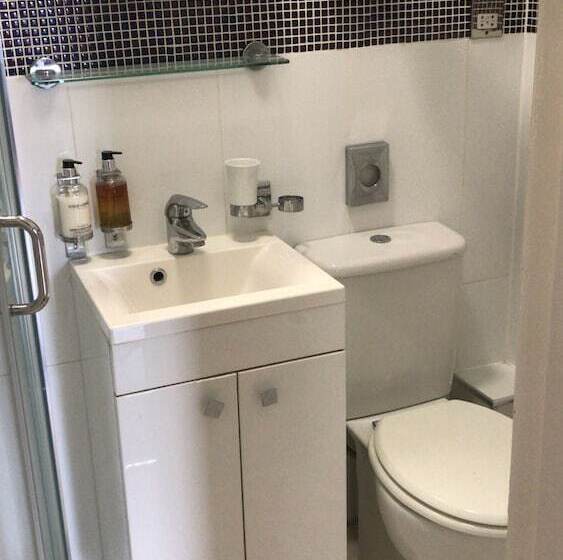 هتل Crompton Guest House