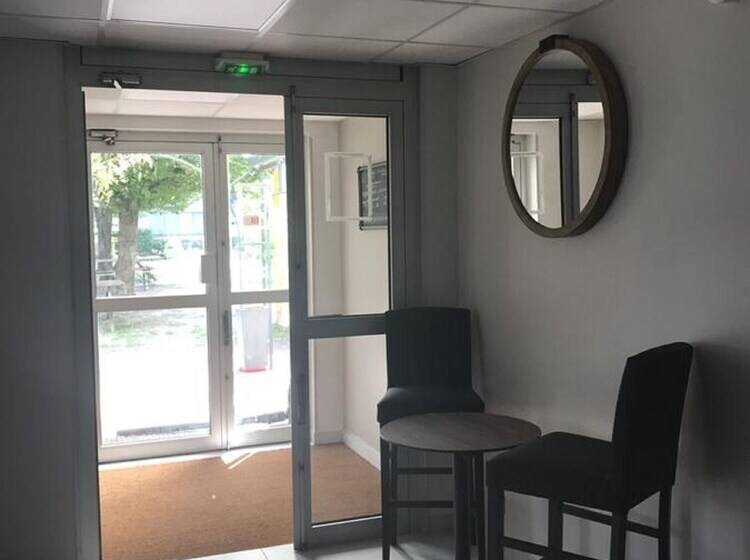 בית מלון כפרי Hôtel Grenoble Voreppe