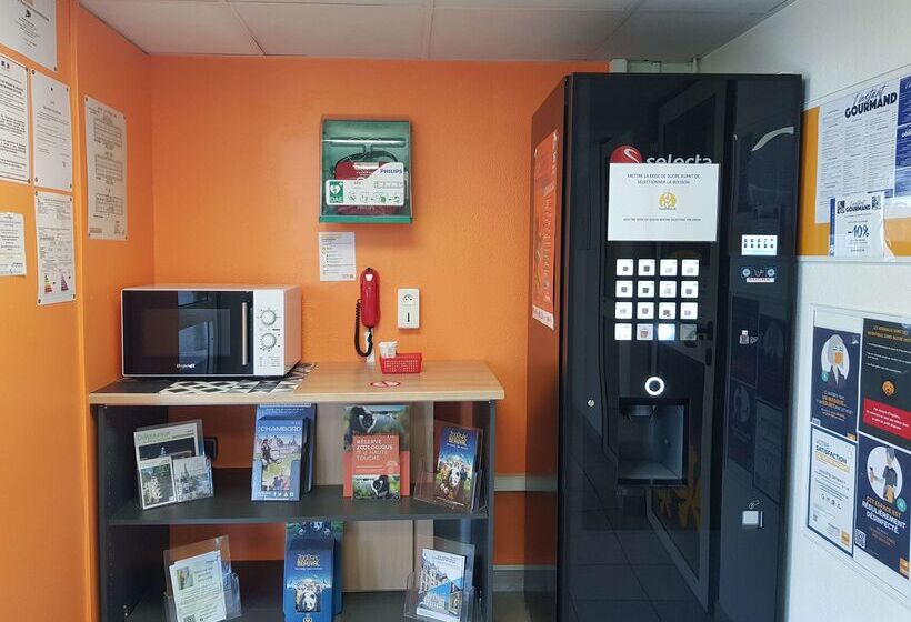 هتل Premiere Classe Chateauroux  Saint Maur