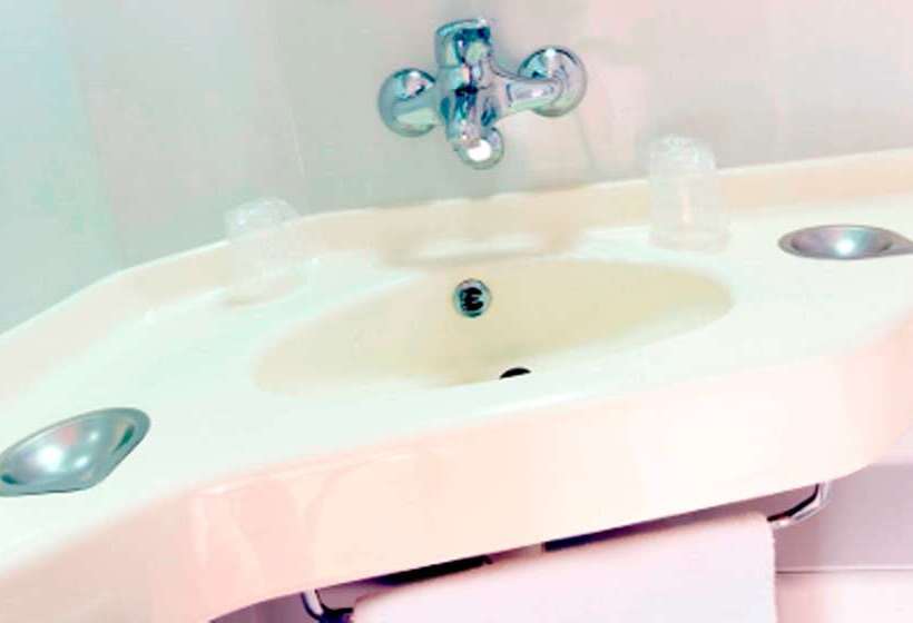 Отель Premiere Classe Coulommiers Mouroux