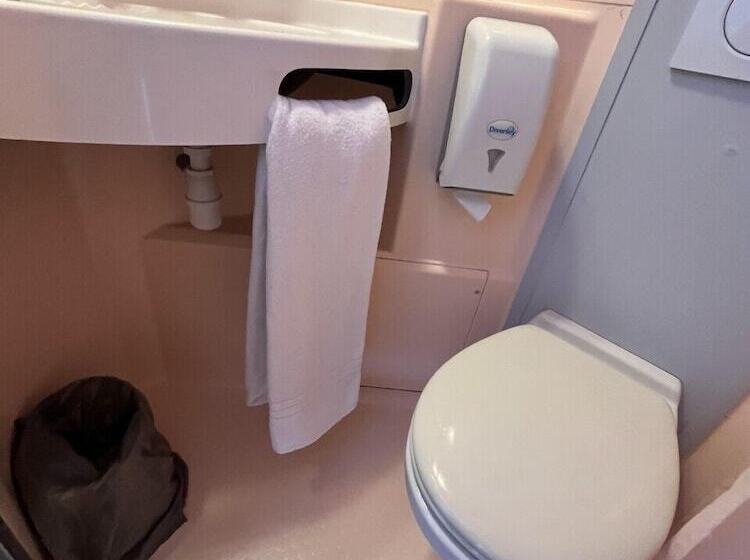 בית מלון כפרי Premiere Classe Liege / Luik