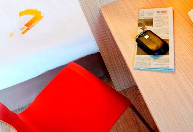 Отель Premiere Classe Versailles  Saint Cyr L Ecole