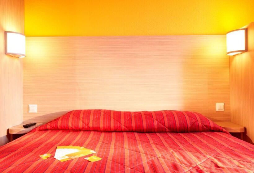 Отель Premiere Classe Versailles  Saint Cyr L Ecole