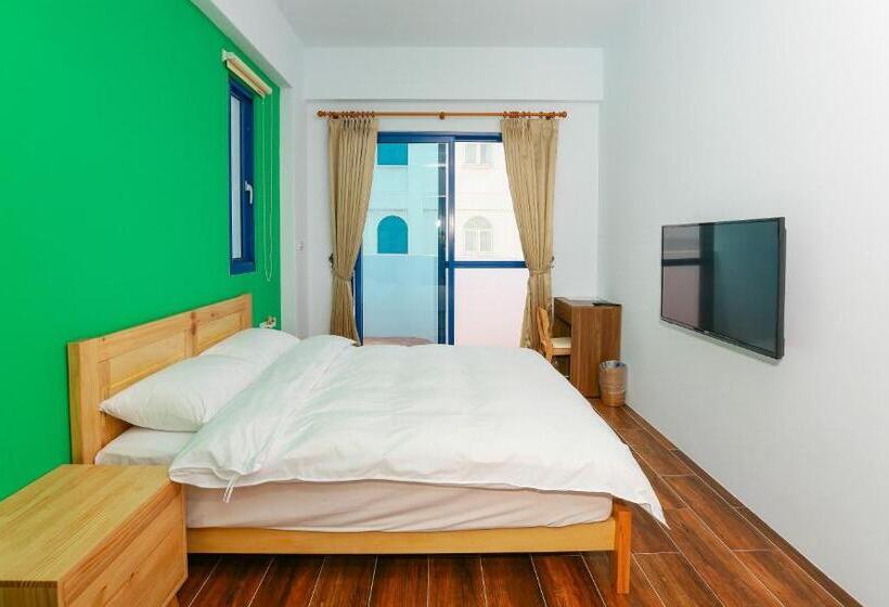 تختخواب و صبحانه Travel Light House