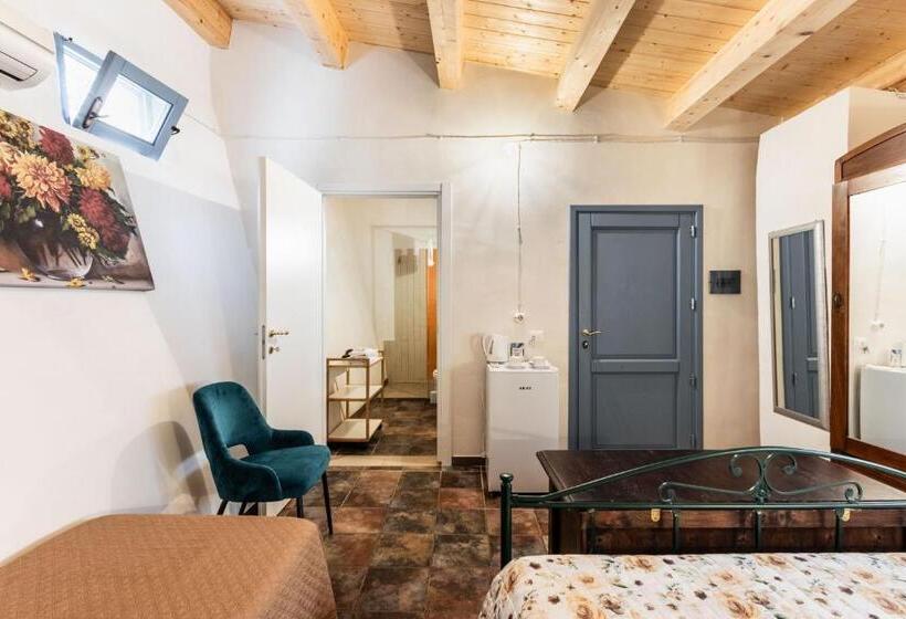 هتل Agriturismo Val Di Noto