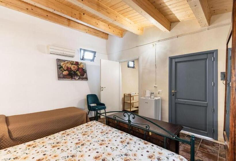 هتل Agriturismo Val Di Noto
