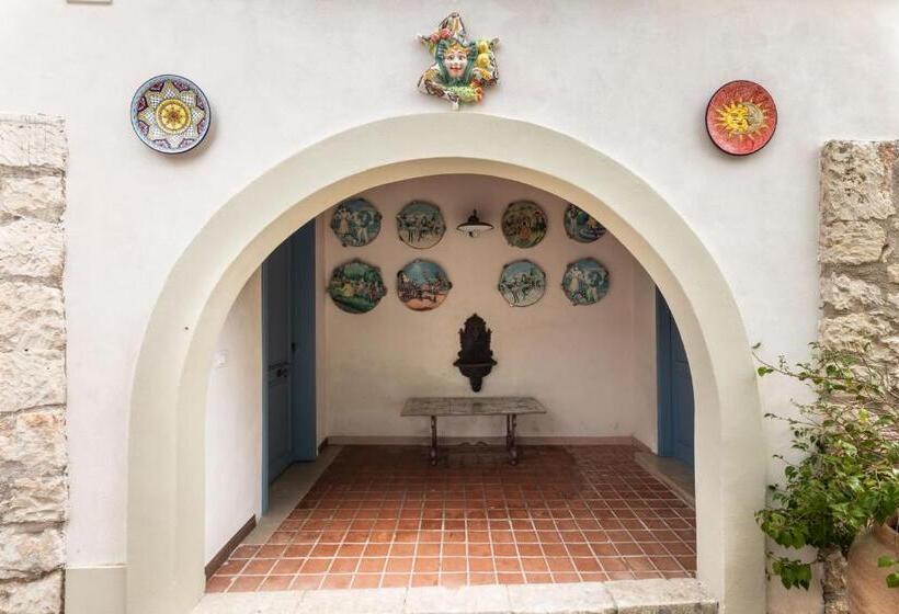 هتل Agriturismo Val Di Noto