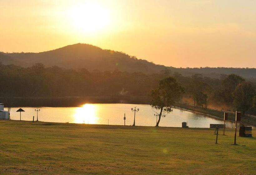 모텔 Cherrabah Resort