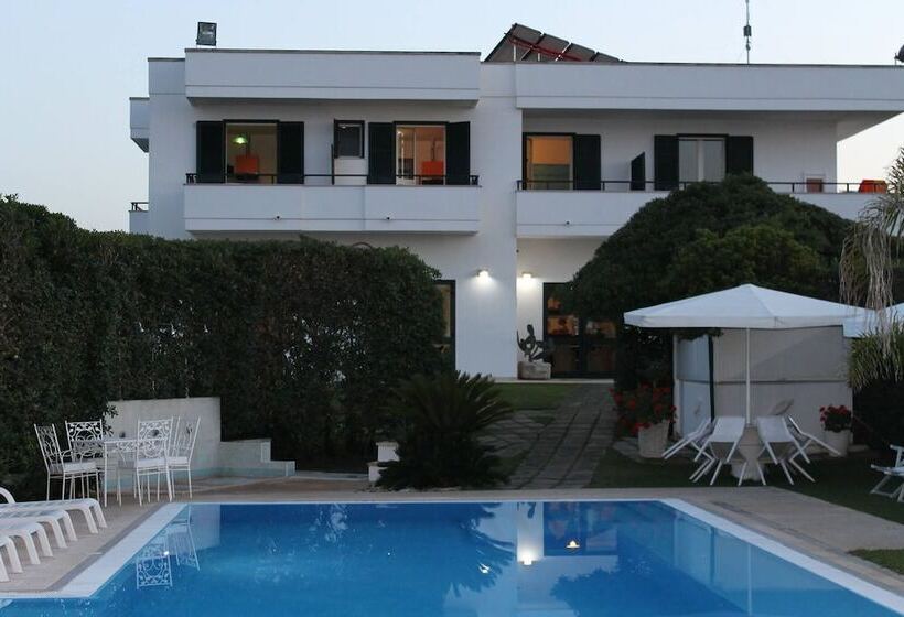 Residence Punta Cassano   In Piscina Sulla Spiaggia Di Sabbia
