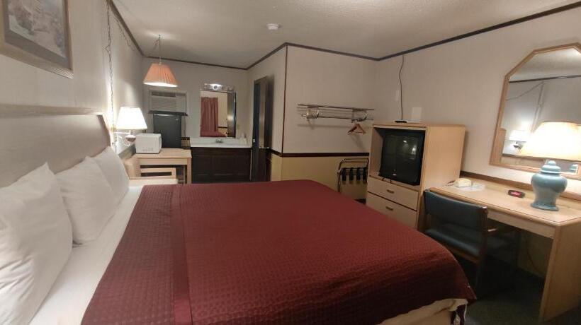 Twin Pine Motel