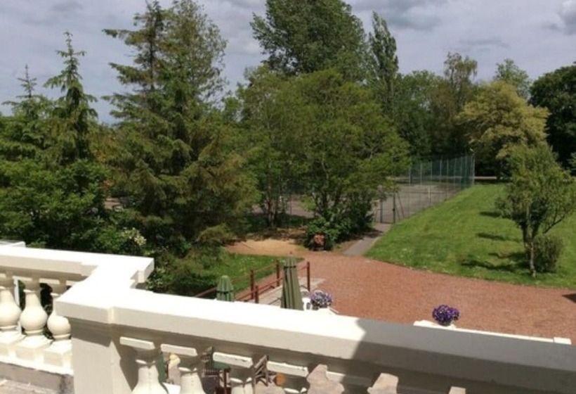 호텔 Logis Hôtel & Restaurant   Le Château Des Tourelles