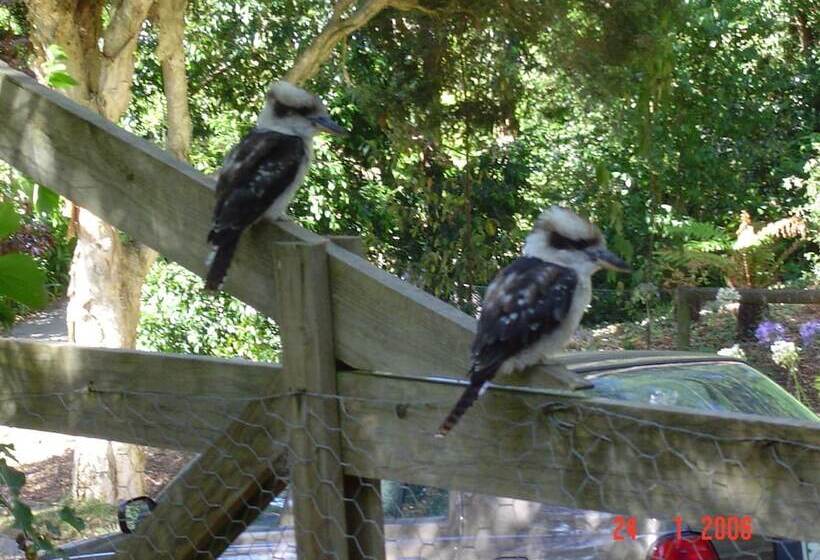 Stone's Throw Cottage Bed And Breakfast