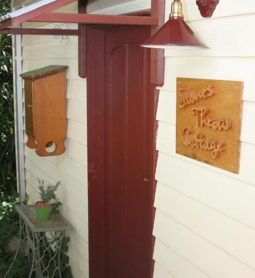 Stone's Throw Cottage Bed And Breakfast