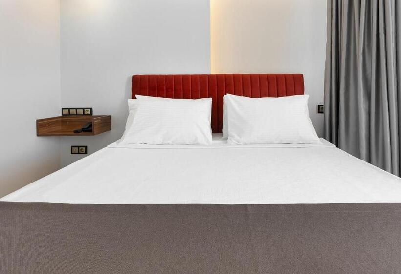 Theluna Suite