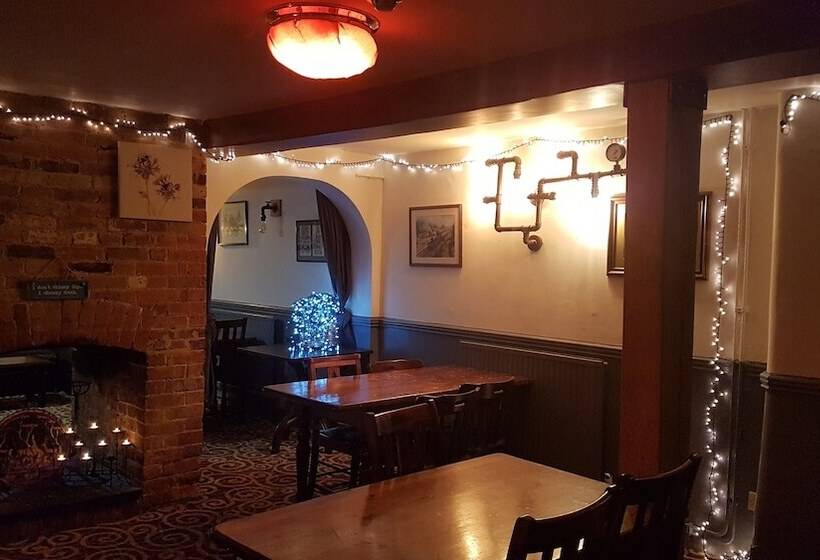 פונדק The Antelope At Upavon