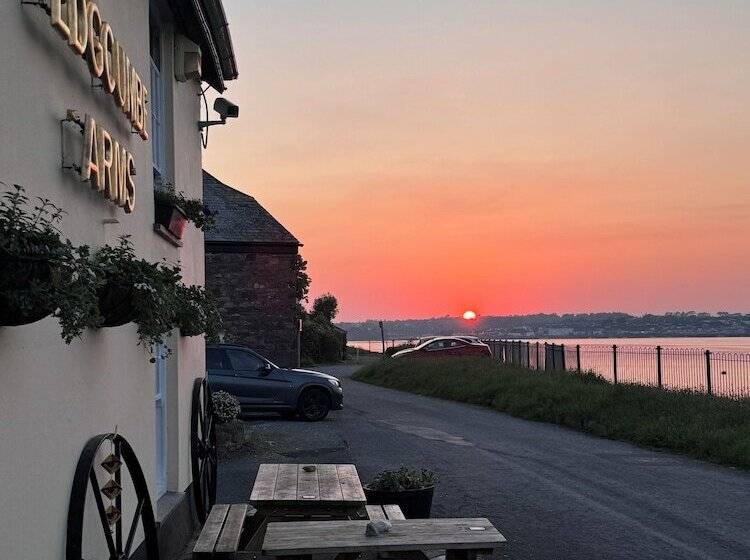 مبيت وإفطار The Edgcumbe Arms