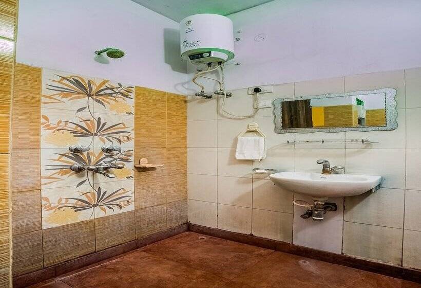 هتل Hilltop By Oyo Rooms