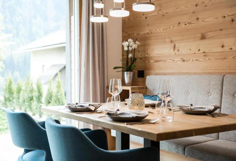 Les Dolomites Mountain Lodges