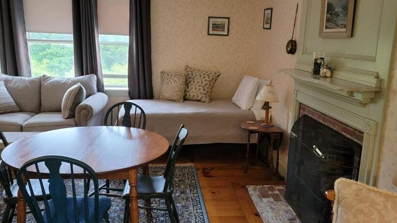 فندق صغير Hawks House Inn