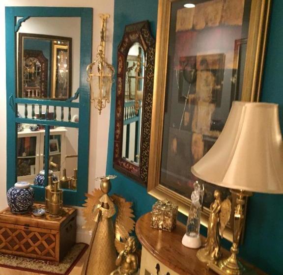 Bed and Breakfast Inn 38 Oak Bluff Circle