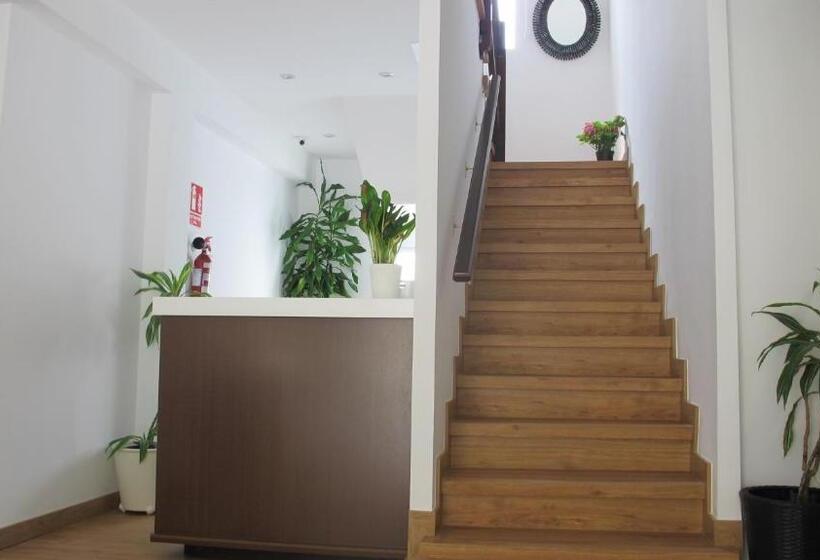 بنسيون Hostal Onteniente