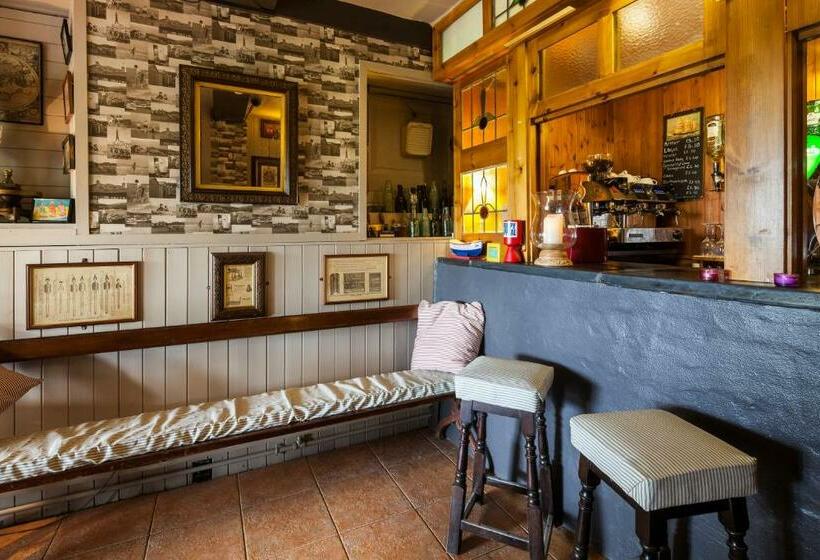 هتل Castlemead Country House By The Sea
