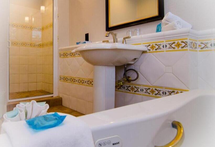 فندق Galiano Oceanfront Inn & Spa