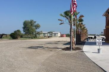 هتل Texan Inn And Suites Tilden