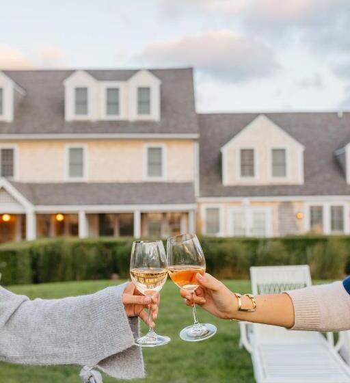 Отель The Wauwinet Nantucket