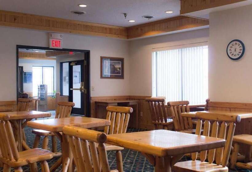 Отель White Oak Inn & Suites