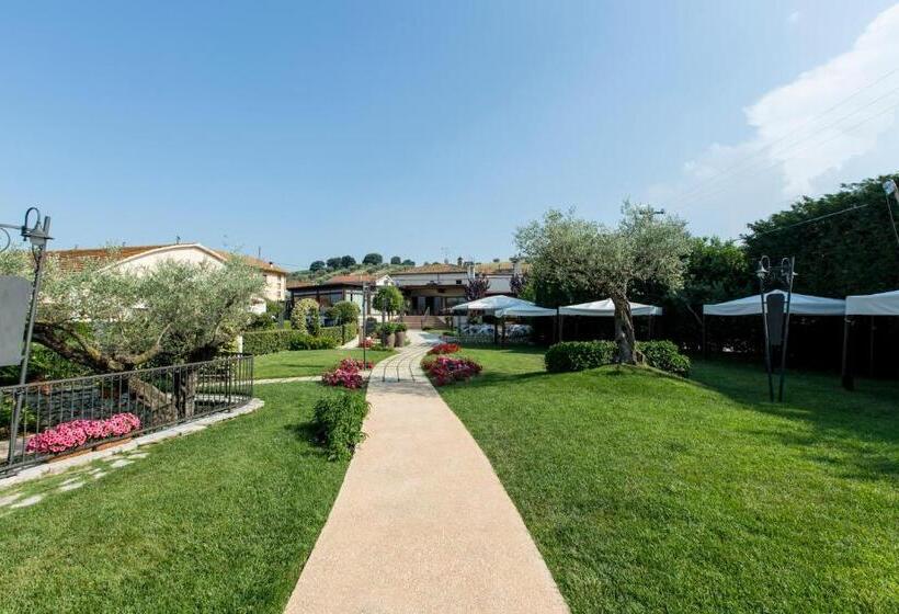 Il Parco Dei Poeti B&b